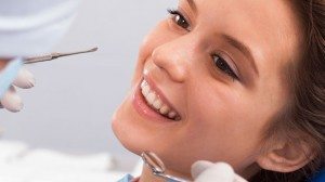 dient reyes 300x168 - Cl&iacute;nica dental Mercedes Reyes