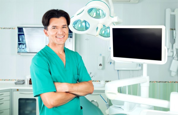 billionphotos 1439749 medium2000 e1414681094251 - Implantes dentales Sevilla