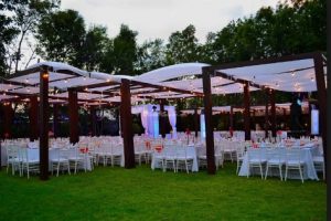 cortijo para bodas Sevilla 1 1 300x200 - Organiza una boda de oro  sorpresa para tu mujer