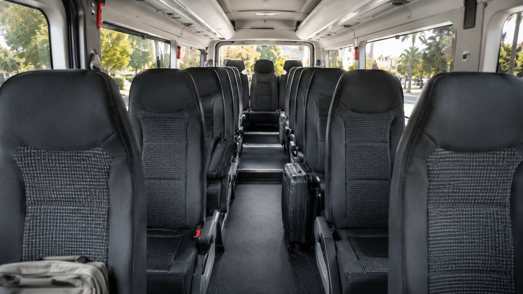 microbus minibus autocar sevilla - Alquiler de minibuses en Sevilla: cu&aacute;ndo elegirlo y qu&eacute; tener en cuenta antes de reservar
